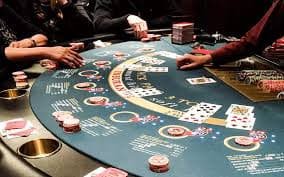 Mobile portrait view of Sakong with ante bet input and dealer display
